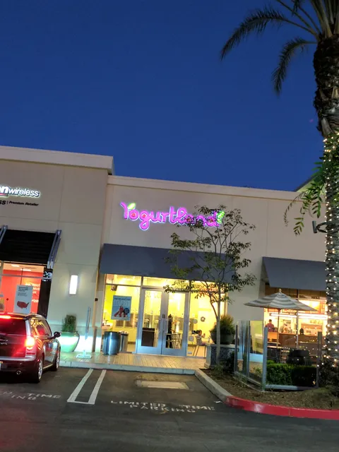 The Shops At Rossmoor