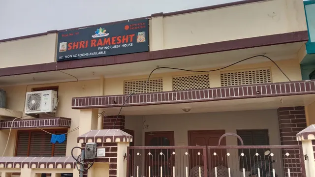 Shri Ramesht paying Guest House