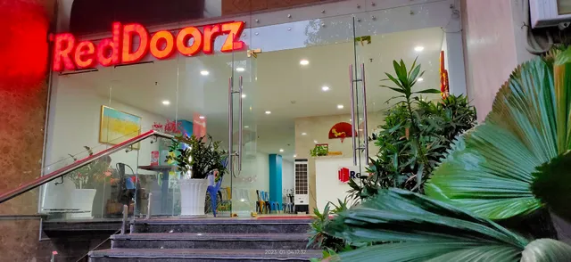 RedDoorz The Jade Hotel Than Nhan Trung