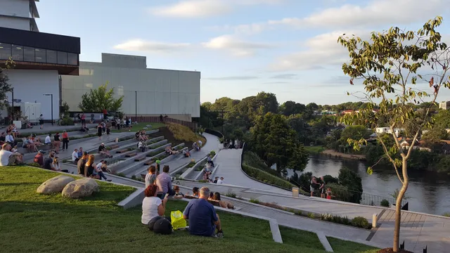 Victoria On The River