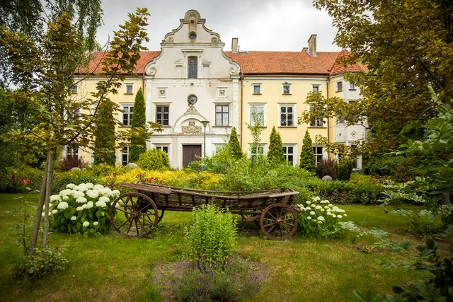 Pałac w Łabędniku