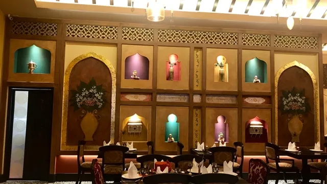 Taj Mahal Indian Restaurant – Oxígeno Mall