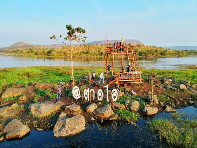 สะพานเชื่อมฮักตาดไฮ