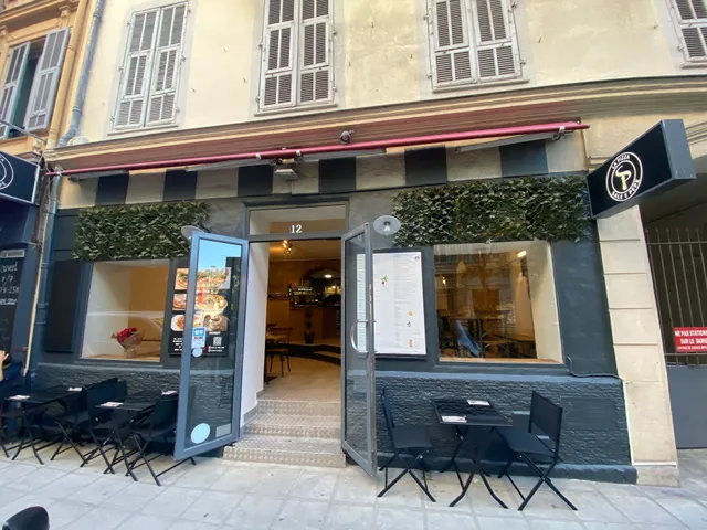 La pizza sale e pepe