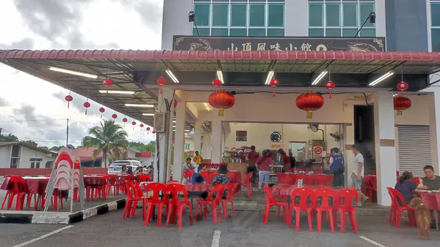 Hilltop Little Kitchen 2