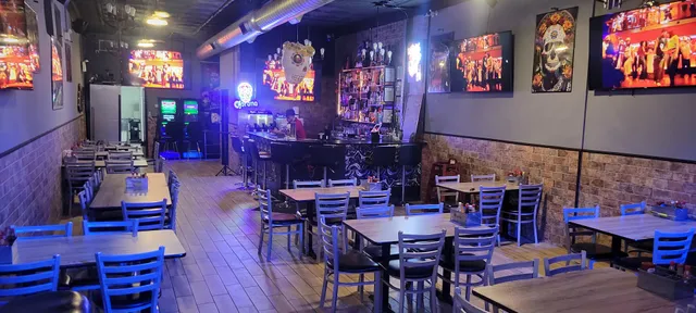 Mr Montrose. Mar Rojo Mariscos & Sportsbar