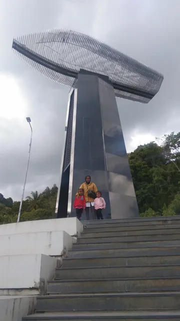Tugu KM Sinar Bangun