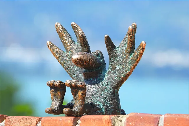 Kolodko: Gombóc Artúr miniszobor