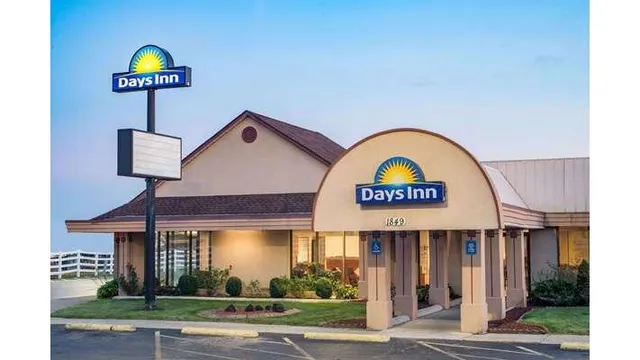 Days Inn by Wyndham Grove City Columbus South