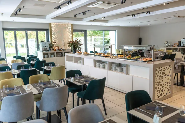 Exploré Restaurant & Sky Bar