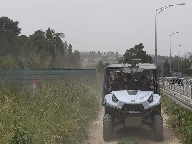 בעקבות השטח - טיולי טרקטורונים וריינג'רים