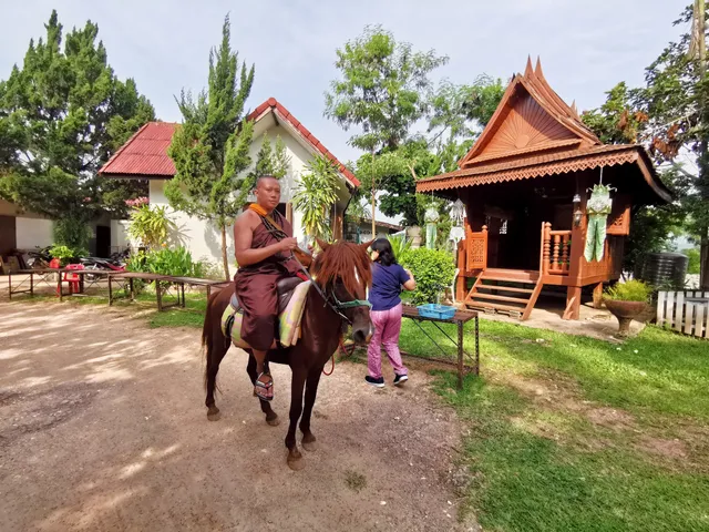 Wat Tham Pa Archa Thong