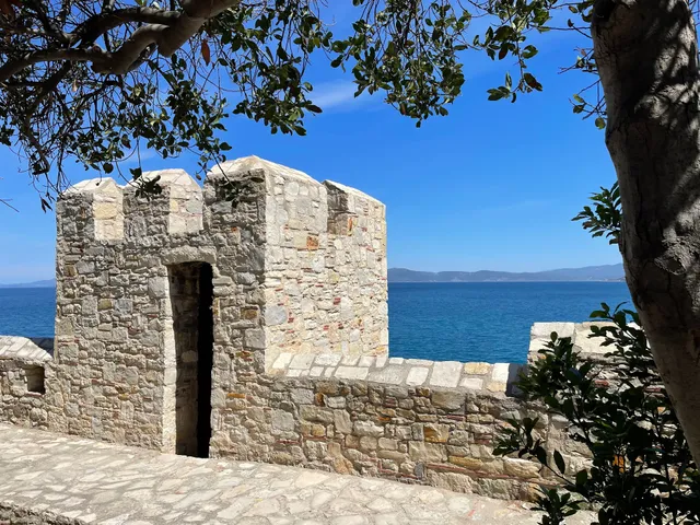 Güvercinada Kalesi (Küçükada)