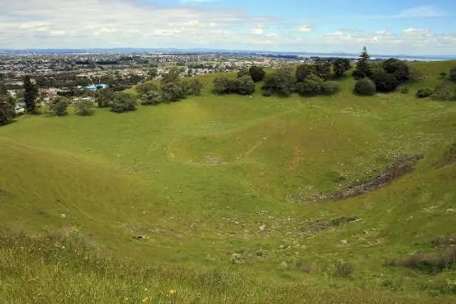 Māngere Mountain