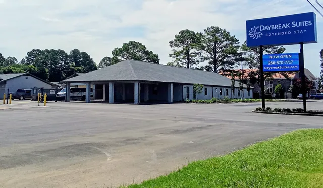 Daybreak Suites Extended Stay - Huntsville