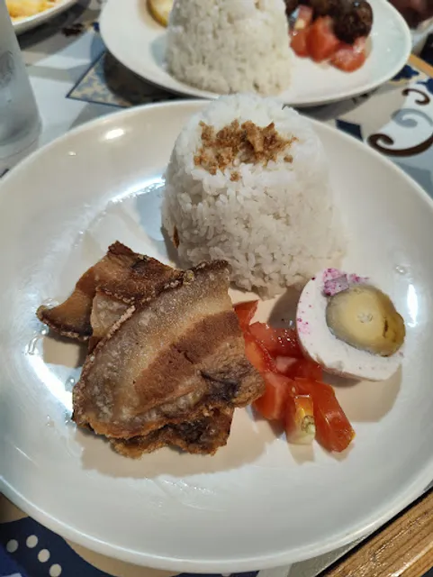 Farinas Ilocos Empanada - Mindanao Ave.