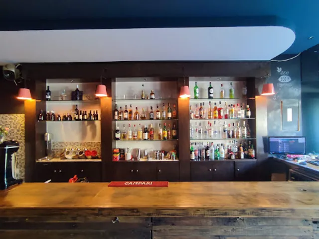 "Nobull" Bistro Cafe Bar