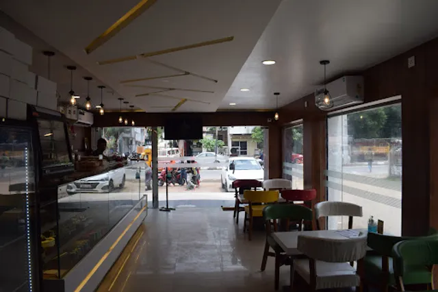 SHREE BAKERY & CAFE