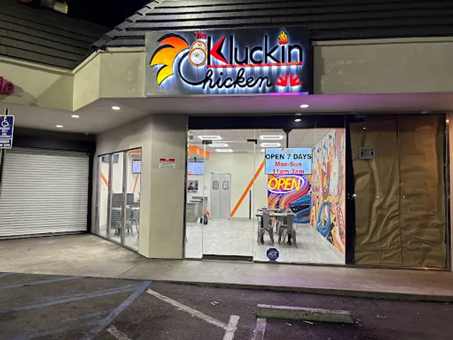The Kluckin’ Chicken - Hollywood