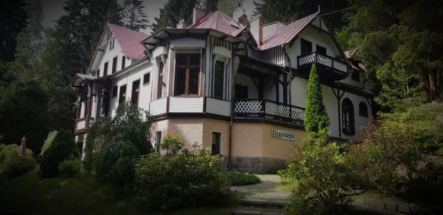 The Giant Mountains Manor