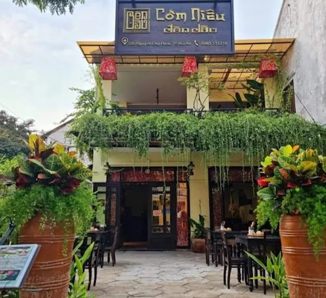 Nhà hàng Cơm Niêu Món Huế Đèn Dầu