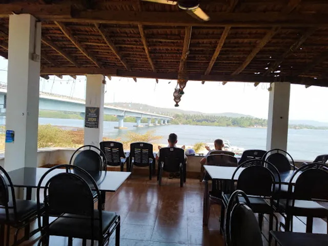 Little Hiya Juice Center & Restaurant