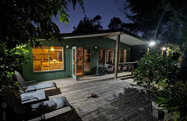 Ribbon Gum Lodge