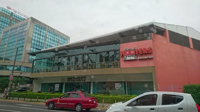 Hooters • Montes de Oca