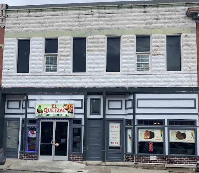 El Quetzal Restaurant & Bakery