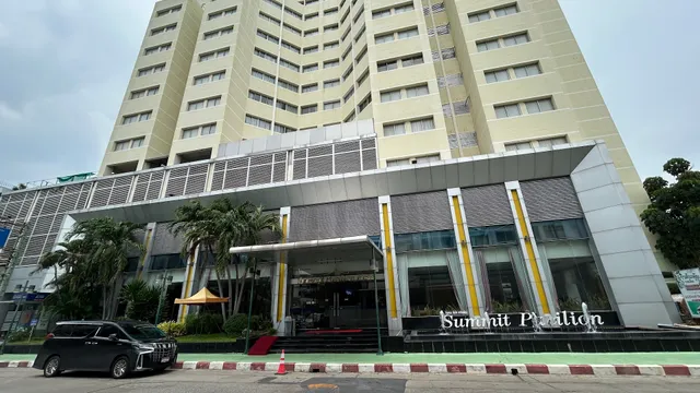 Summit Pavilion Hotel