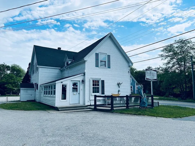 MacKenzie's Motel Cottages & Luxury Suites