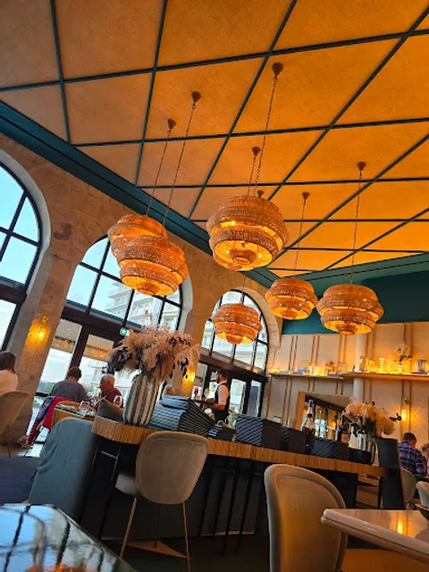 Le Café de Paris Restaurant