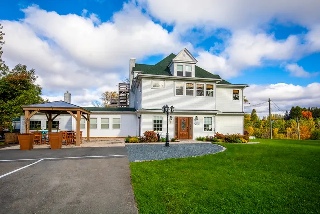 Shamrock Suites & Shamrock Train Suites