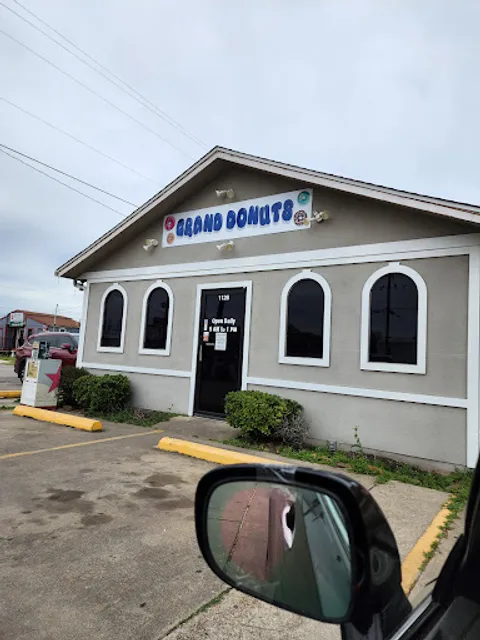 Grand Donuts