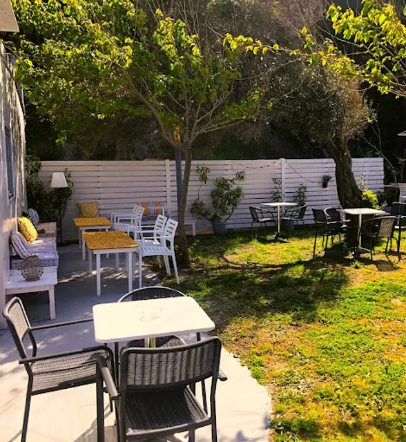 Αλία café Χιλιαδού