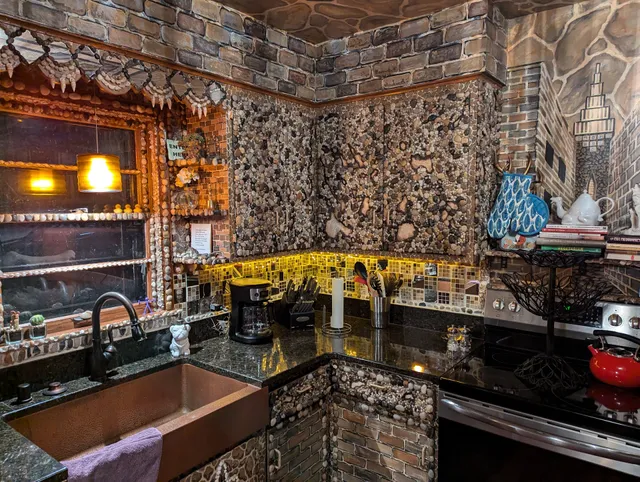 Bella Luna Studios at the Wolf House NE