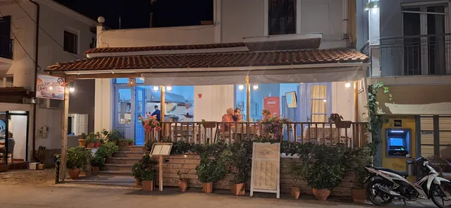 Yalo Yalo Πέτρα Λέσβου