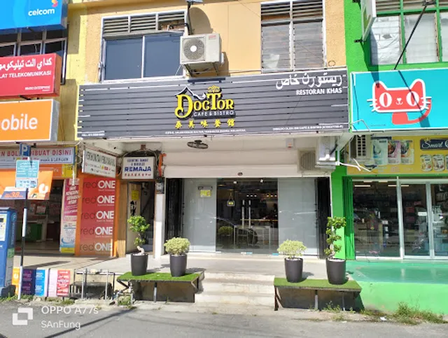 Doctor Cafe & Bistro