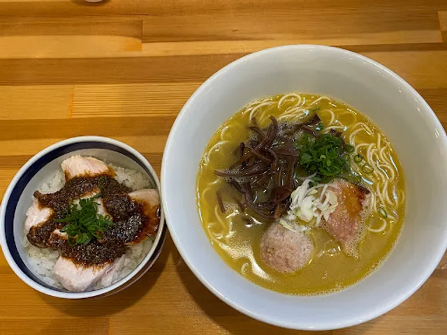 博多水炊きらーめん うかんむり