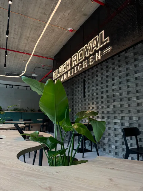 Black Royal - Waltrovka Asian Kitchen & Coffee