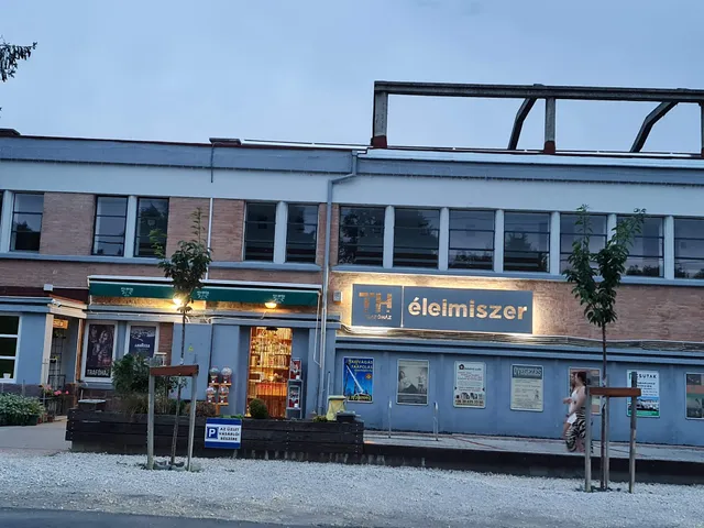 Trafóház Élelmiszer és Apartmanház Zamárdi