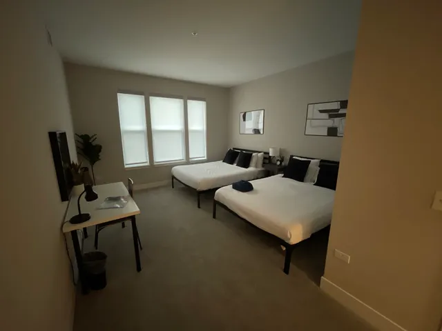 Bright Stylish 2Bd Oak Brook