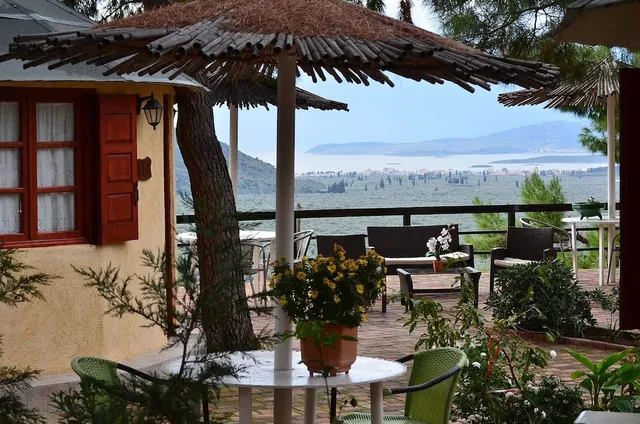 Chrissa Camping Rooms & Bungalows