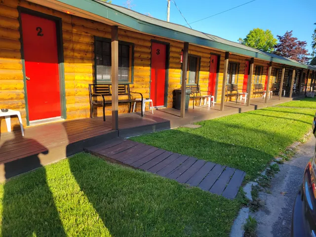 Pines Motel-Evergreen Shores