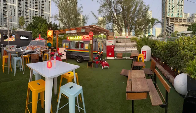 Metro Caracas Hotdog