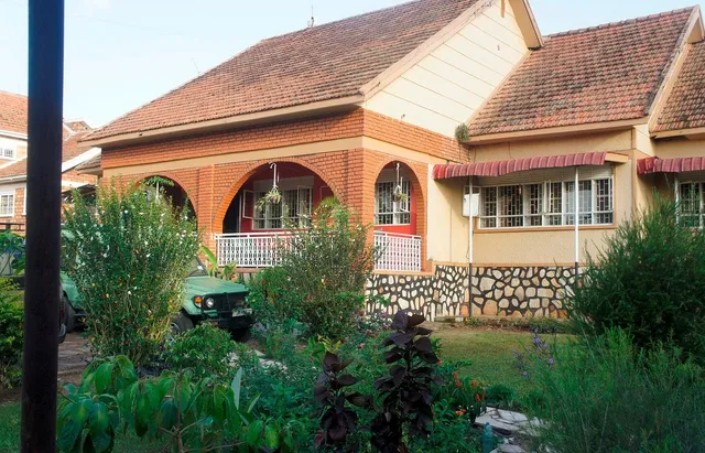 Green Valley Guest House & Backpackers