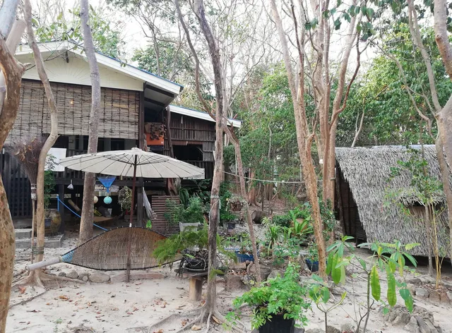 Ao Nuan - Noina's Mystic Mountain Restaurant & Bungalows