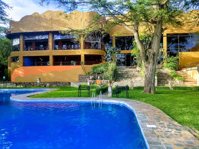 Serengeti Sopa Lodge