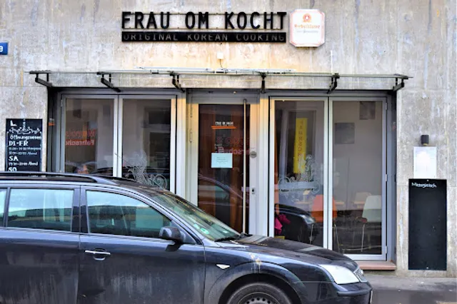 Frau Om kocht