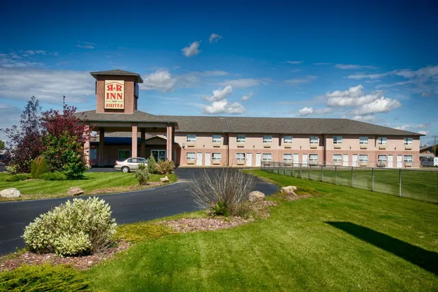 R & R Inn & Suites
